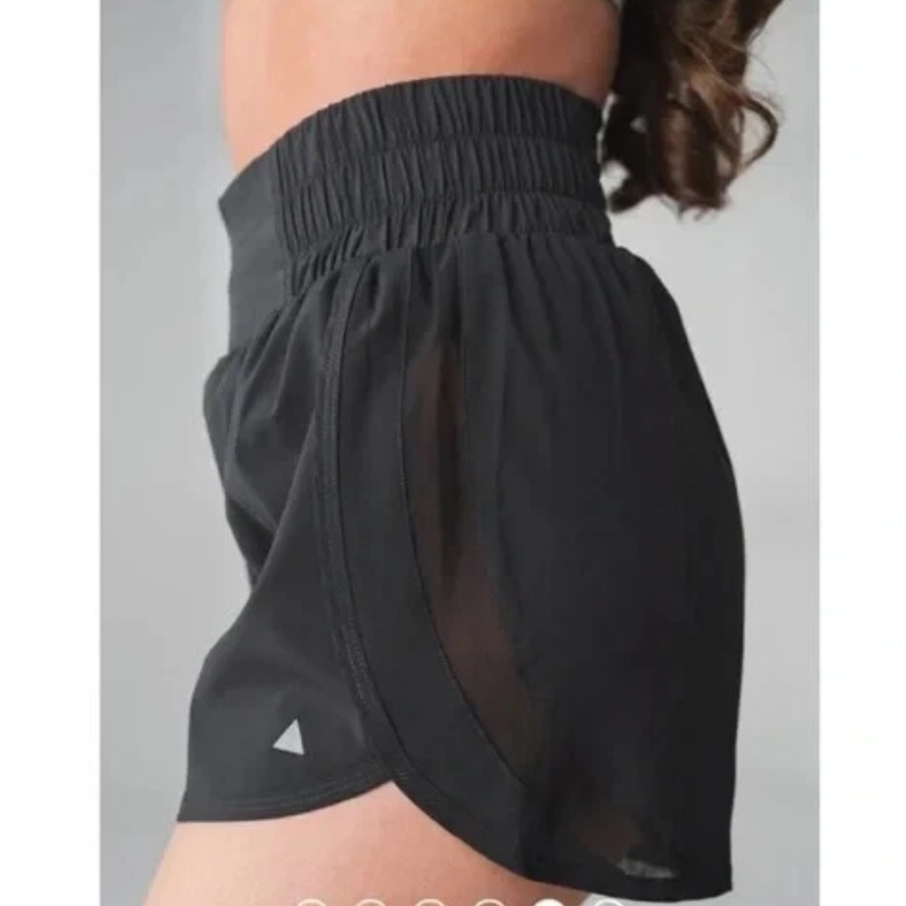 Balance Athletica Vitality Breeze Short Black High Rise Thong Lining Medium M